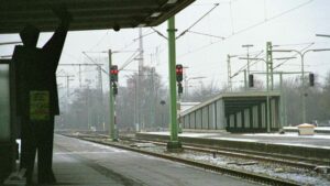 Bahnsteig am Bahnhof Braunschweig (Dezember 2001)