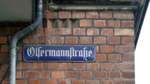 altes Emaille-Straßenschild in der Olfermannstraße
