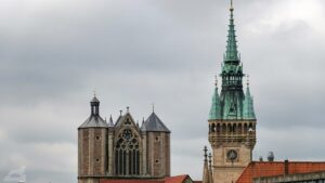 Dom St. Blasii und Turm des Rathaus-Altbaus